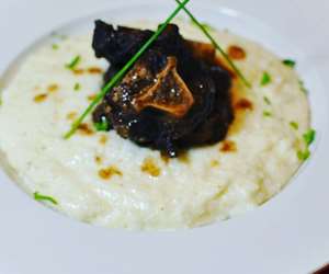 Braised Oxtails with Creamy Grits